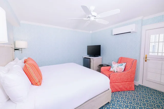 غرفة بسرير كينج وسرير كوين بإطلالة على المرفأ، Harbour View Inn 1/9