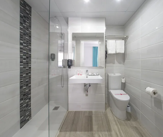 Twin Room No Balcony 2ad، Hotel Tropical Ibiza 2/2
