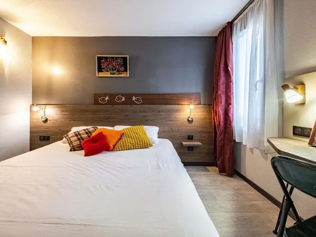 Pop, Double Bed، Greet Hotel Massieux Lyon Nord 1/6