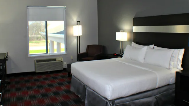Room, King Bed, Accessible, Holiday Inn Express Suites Bonham 1/1
