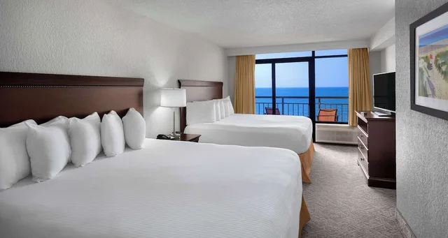 Suite, 2 Queen Beds, Ocean Front, Sofa, Kitchen، Best Western Ocean Sands Beach Resort 3/10
