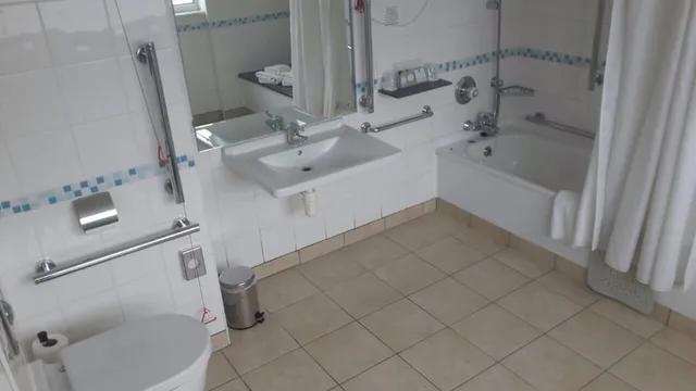 غرفة قياسية بسرير مزدوج لذوي الإعاقة، Holiday Inn Derby Nottingham M1 J25 6/6