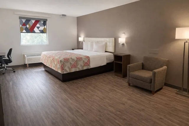 غرفة بسرير كينج للمدخنين، Motel6 Lake City, FL – Medical Center 8/10