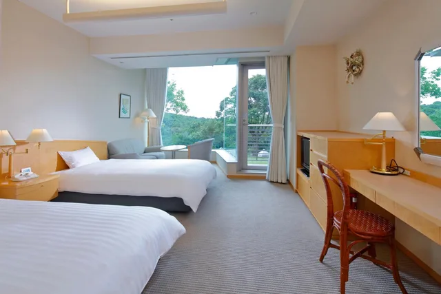 غرفة بسريرين منفصلين بإطلالة على الحديقة، Miyako Resort Okushima Aqua Forest 1/2