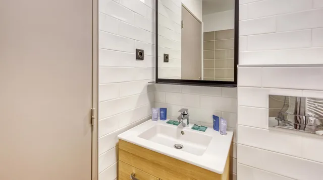 apartment t2، Appart City Confort Paris Clichy Mairie 3/5
