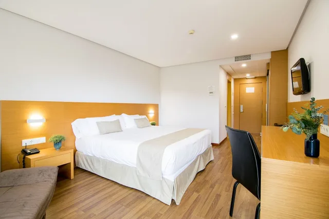 غرفة ديلوكس بسرير كوين بإطلالة جزئية على البحر، Cullera Holiday 8/10