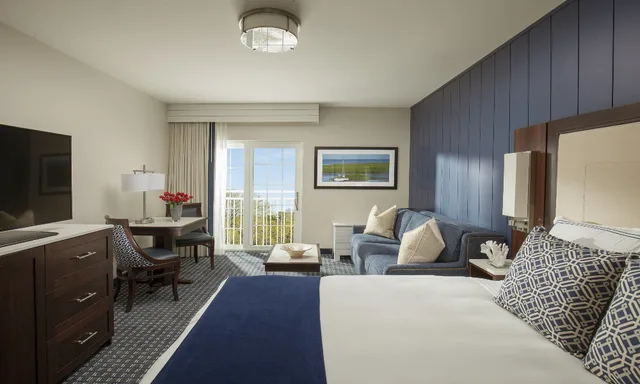 غرفة ديلوكس بسرير كينج مع أريكة، Hyannis Harbor Hotel 2/3