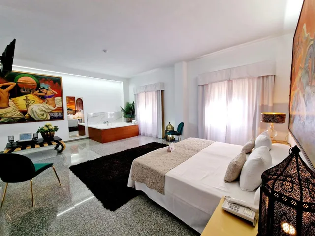 جناح بجاكوزي، Hotel Plaza del Castillo 1/9