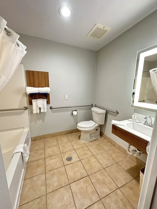 غرفة بسريرين كوين لذوي الإعاقة، Microtel Inn & Suites by Wyndham Houma 6/6