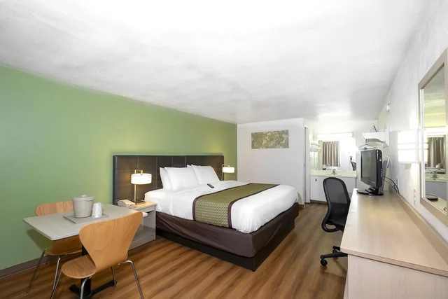 غرفة كلاسيكية بسرير كينج للمدخنين، American Inn 1/1