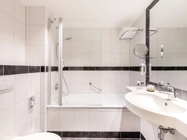 غرفة بريفيليج بسرير مزدوج مع أريكة، Mercure Hotel Saarbrucken City 4/5