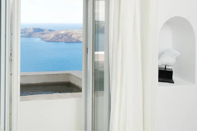 Superior, Double Bed, Caldera View, Hot Tub, Lilium Hotel Santorini 9/9