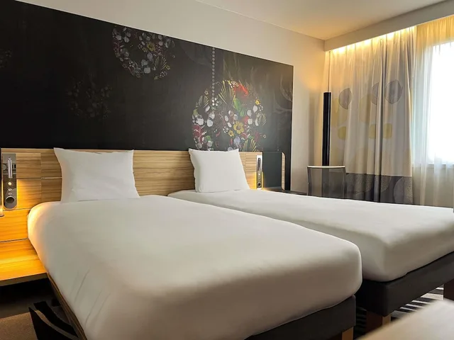 Room, Twin Beds, NOVOTEL LIMOGES LE LAC 3/3