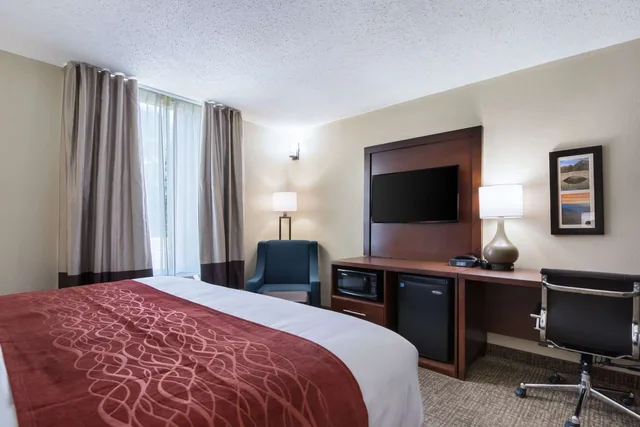 غرفة بسرير كينج لذوي الإعاقة، Comfort Inn Kings Mountain 3/4