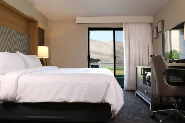 غرفة بإطلالة على النهر بغرفة نوم واحدة بجاكوزي، Holiday Inn Clarkston - Lewiston 2/4