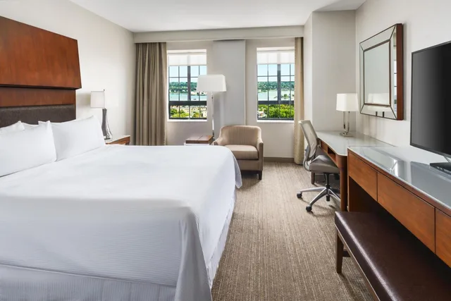 غرفة بريميوم بسرير كينج بإطلالة على المرفأ في طابق مرتفع، The Westin Portland Harborview 2/6