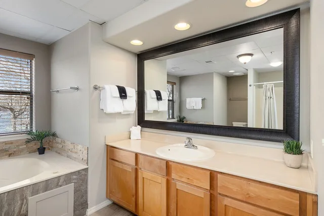 1 Bedroom, Lake Front, Hot Tub, Still Waters Resort 5/6