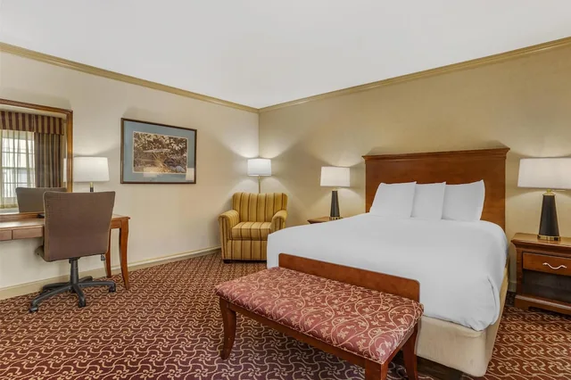 غرفة قياسية كبيرة بسرير كوين، Best Western Plus Morristown Inn 2/4