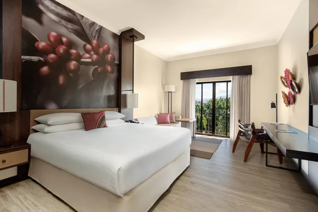 غرفة ديلوكس بسرير كينج وسرير كوين، Costa Rica Marriott Hotel Hacienda Belen 2/3