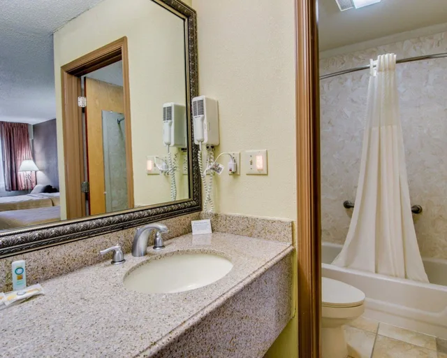 غرفة بسرير كينج لذوي الإعاقة، Quality Inn Salem I 81 4/4