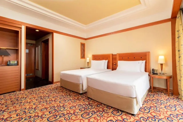 2 Twin Premium Lounge Access, Holiday Inn Kuwait 6/7