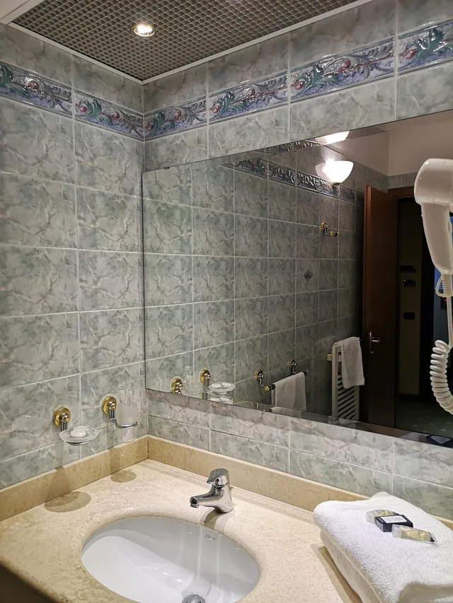 غرفة ثلاثية، Hotel Principe 9/9