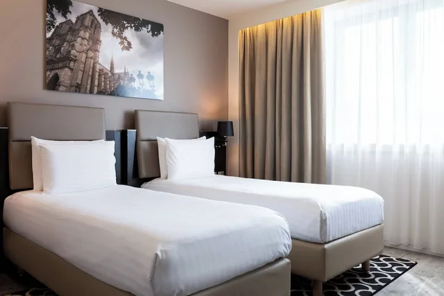 Deluxe, Twin Beds, Ac Hotel Paris Porte Maillot 2/5
