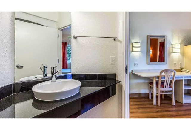 2 Full Beds - Non-Smoking، Motel6 Beatty, NV - Death Valley 8/10