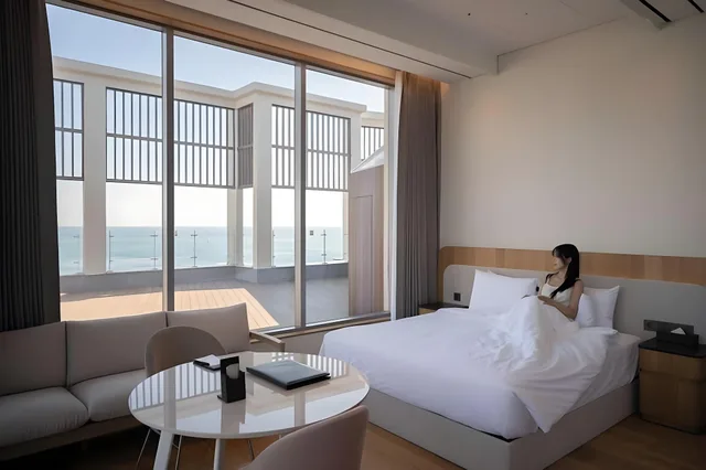 بنتهاوس بسرير كينج بإطلالة على البحر بمسبح خاص، Mer de l'aube Hotel 1/3