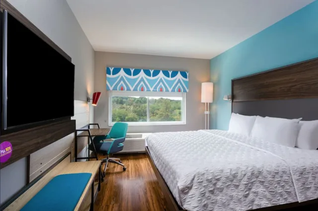 غرفة بسرير كينج لذوي الإعاقة، Tru by Hilton Chesterfield Township Detroit 1/6