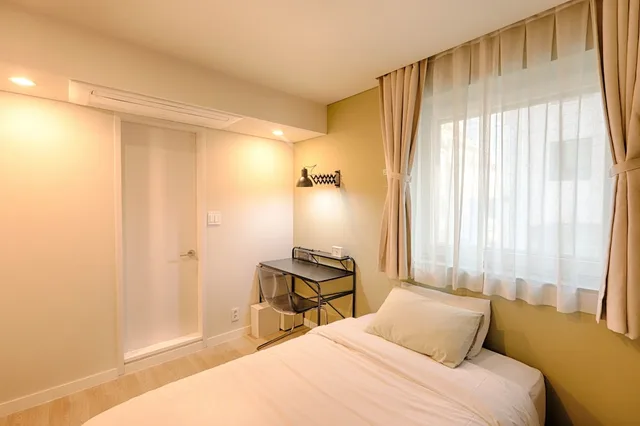 غرفة قياسية مفردة بسرير فردي، Upflo Hostel 5/8