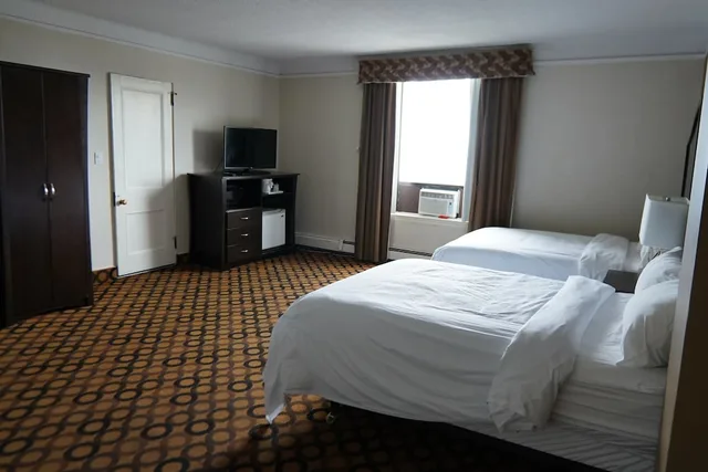 City, 2 Double Beds، Prince Arthur Waterfront Hotel & Suites 1/4