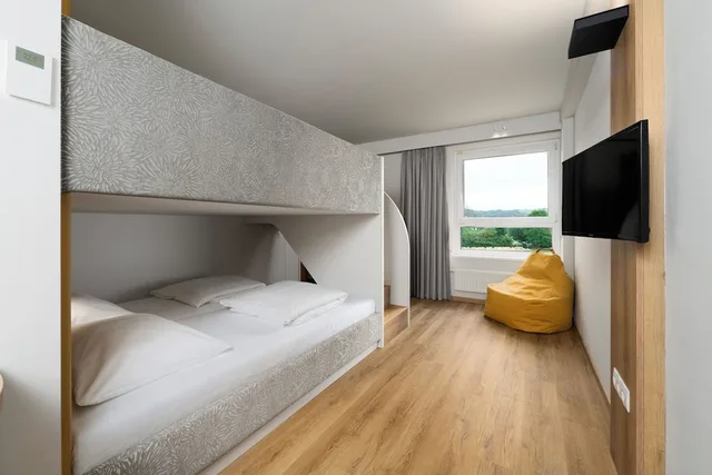 غرفة عائلية بسرير كوين وسرير بطابقين وسرير كوين، H2O Hotel-Therme-Resort 1/6