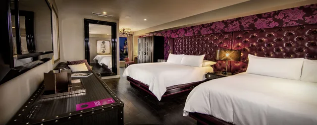 غرفة كلاسيكية بسريرين كوين، The Vanderpump Hotel 1/1
