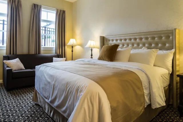 غرفة سوبيريور بسرير كينج بغرفة نوم واحدة، The Mount Vernon Grand Hotel 1/3