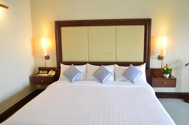 Executive, Suite, King Bed, Cambodiana Hotel 2/10
