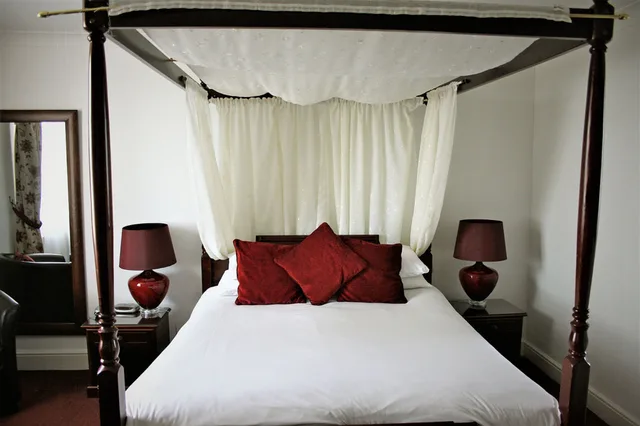Four Poster, Double Bed، The Canterbury Hotel 2/6