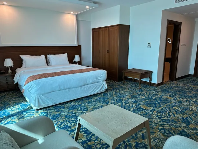 غرفة تنفيذية بإطلالة على البحر بشرفة، Sur Grand Hotel 4/7