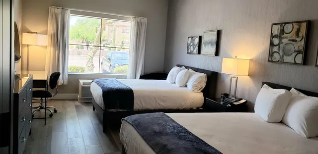 Standard, 2 Queen Beds, Fountain Park Hotel, BW Signature Collection 4/10