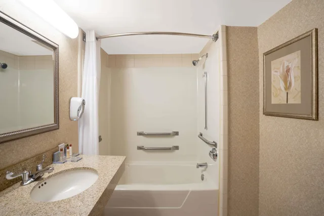 Room, King Bed, Large, Wingate By Wyndham Charlotte Airport 6/6