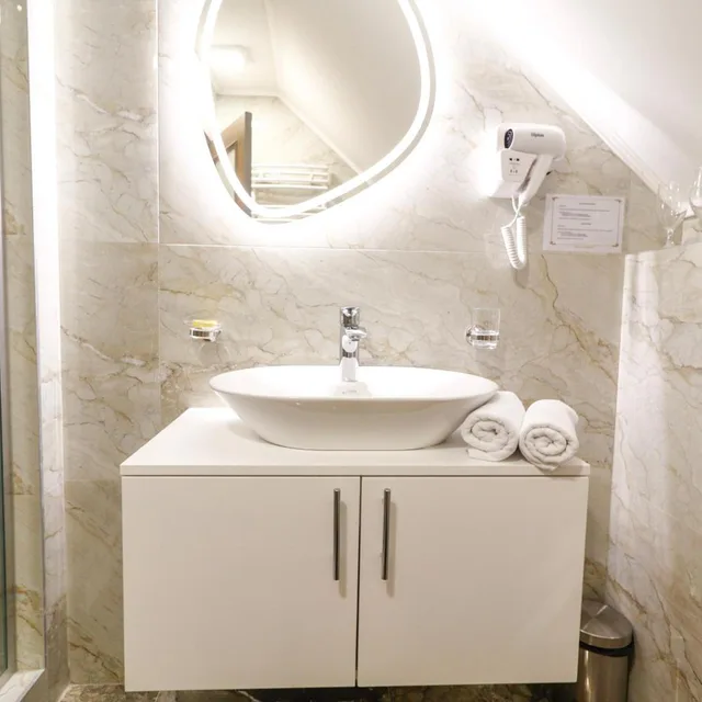Business, Double Bed, River View, Garni Hotel Leopold I 3/4