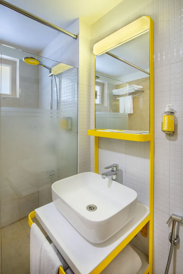 Standard Queen, Bloomrooms At Link Road 3/4