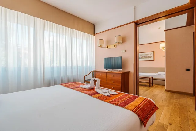 جناح جونيور، Best Western Hotel Crystal 7/10