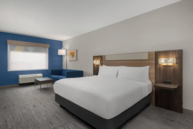 جناح بسرير كينج، Holiday Inn Express & Suites Huntsville Northeast by IHG 3/7