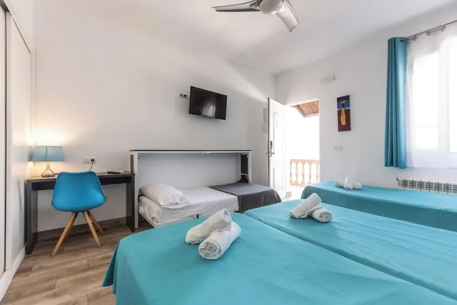 Standard, Quadruple, 4 Beds, Two Extra Beds، Hotel Zen Airport 4/10