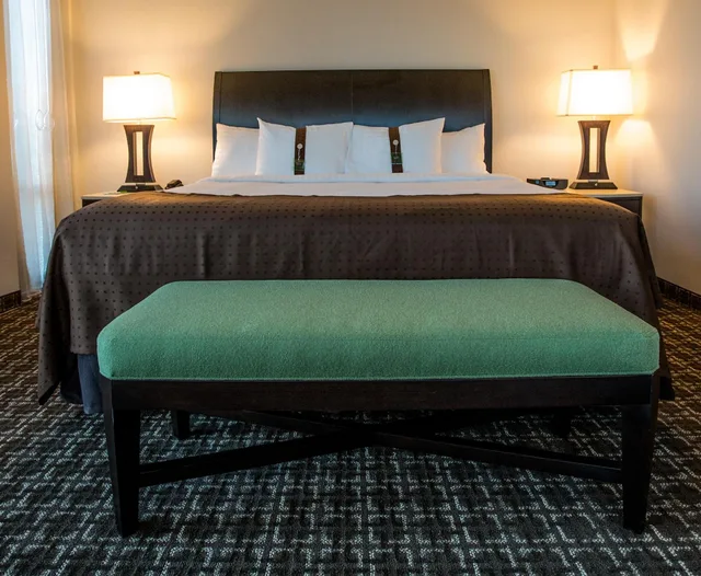 غرفة قياسية بسرير كينج، The Limited Hotel Charleston 6/10