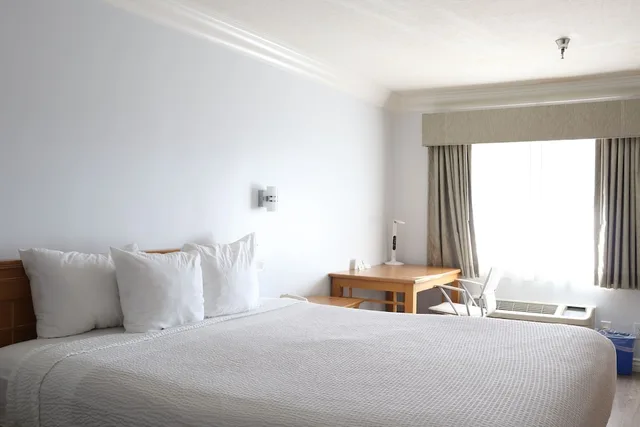 غرفة ديلوكس بسرير كينج، Days Inn by Wyndham Near City Of Hope 7/10