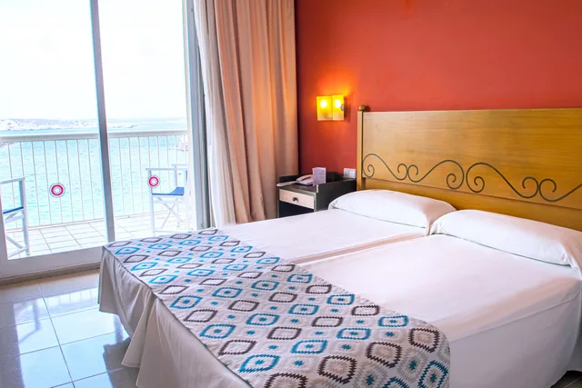 Twin or Double Room Sea View 2 Adults 1 Child، Club Hotel Aguamarina 2/4