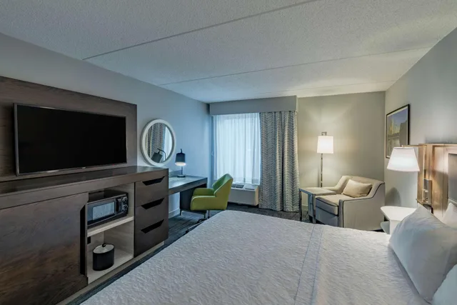 غرفة، Hampton Inn Waldorf 1/2