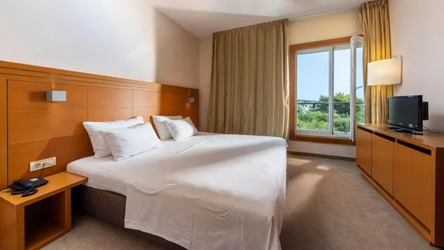 غرفة كومفورت عائلية بشرفة، Family Hotel La Luna – All inclusive 2/8